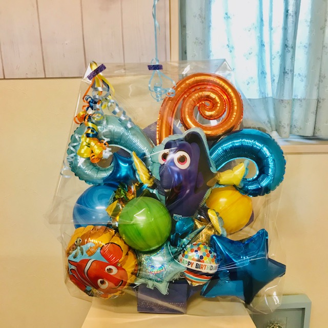 可愛いバルーンギフト 誕生日プレゼント子供に喜ばれるニモ ドリーのバルーン バルーンコネクション